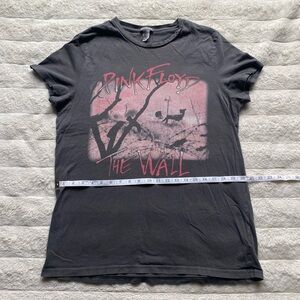 Gray Distressed Pink Floyd Graphic Tee
